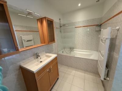 Salle de Bain avec Baignoire